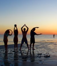 fellows-make-a-piaf-tribute-in-the-zanzibar-sunset